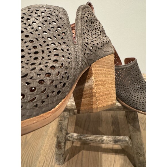 Jeffrey Campbell Taggart Perforated Suede Cutout Booties Taupe Grey 8.5 EUC - Picture 7 of 14
